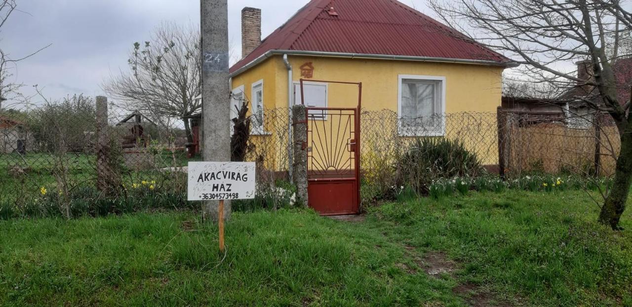 Hotel Akácvirág Vendégház Écs Exterior foto